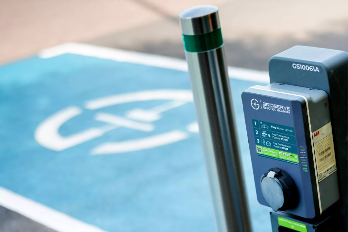 A parking meter next to a parking spot

AI-generated content may be incorrect.